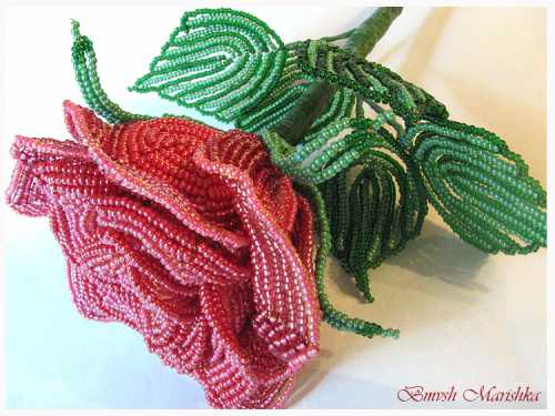 Для формирования листика можно сделать по шесть дуг слева и справа