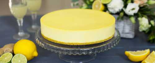 Обычно у готового десерта присотрясании формы, в которой он находится, дрожит центр пирога, это может ввести в заблуждение о том, что он не готов, но это не так