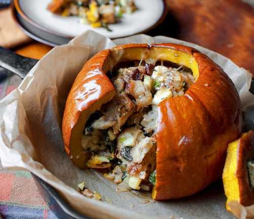 Запекаем на протяжении часа и дожидаемся остывания все, пикантная закуска готова