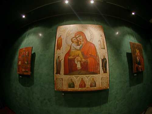 Люди здесь селились еще в ледниковый период в основном, в пещерах