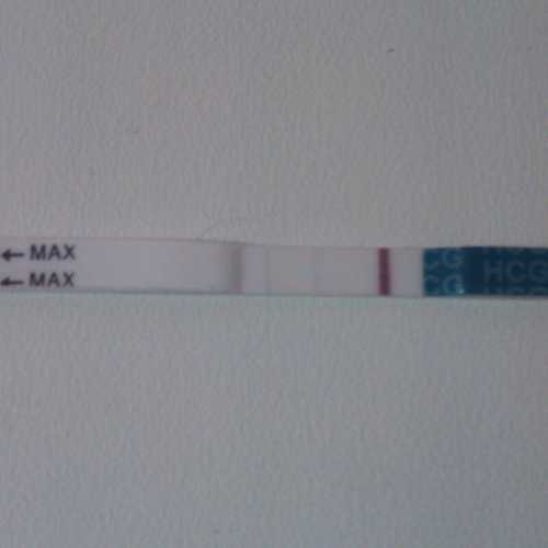 Учтите, некоторые женщины так и не видят ярких, одинаковых полосок на тесте и отлично вынашивают и рожают абсолютно здоровых малышей