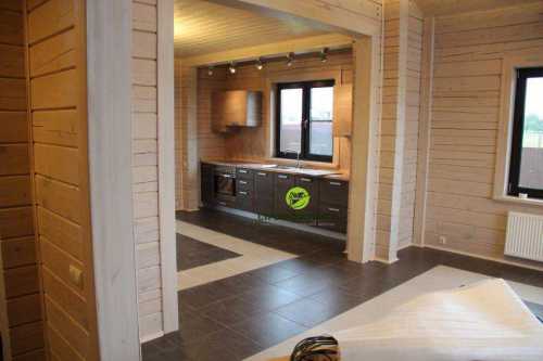 Для этого тщательно шлифуем поверхность, обрабатываем специальными пропитками икрасим внесколько слоев