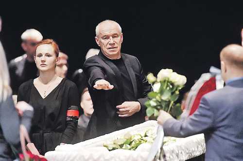 Актёра похоронили на