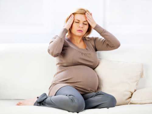 Исследования больной ограничиваются лишь крайне необходимыми производят их под легким эфирным наркозом наркоз у больных эклампсией обычно достигается несколькими каплями эфира