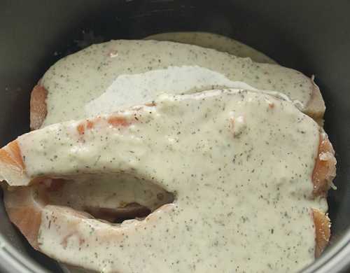 Полуфабрикат ставится в духовой шкаф, разогретый до градусов минут на