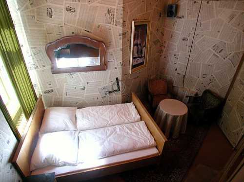 Неудобная комната