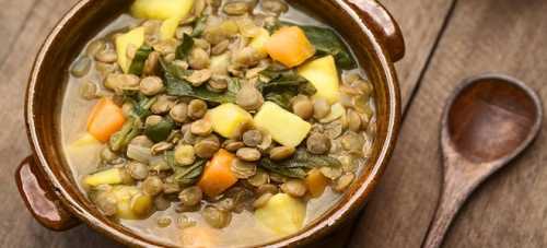 Такой суп будет более пикантным, чем классический суп с фрикадельками и рисом, но многие его готовят для разнообразия