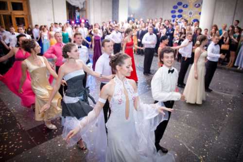 Выпускной вечер в школе Образ и организация бала