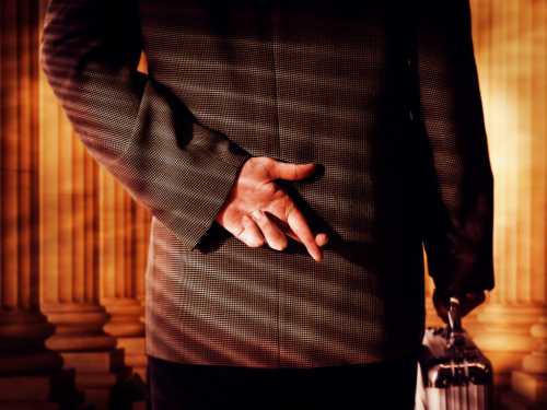 Так же стоит насторожиться, если сразу после прихода он стал стремиться принять душ