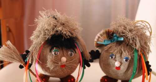 Люстру вешаем на лампочку и, вуаля, новый светильник готов