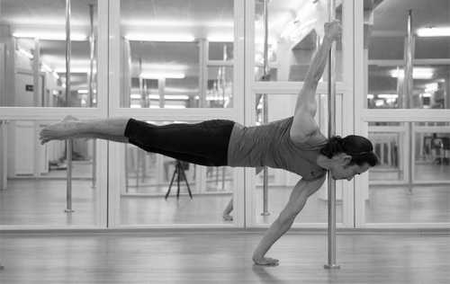 Для улучшения эффекта и снижения риска получения травм рекомендуется в начале и в конце тренировки проводить растяжку