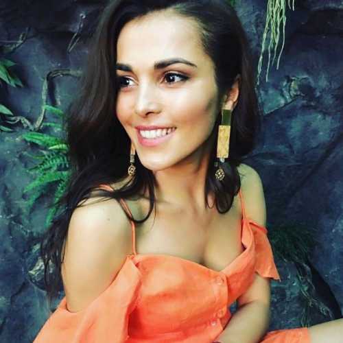 Сати Казанова опубликовала фото с женихом