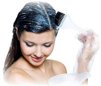 Оптимально перед визитом в салон посоветоваться с врачом, использовать растительные компоненты или отложить окрашивание на период завершения лактации