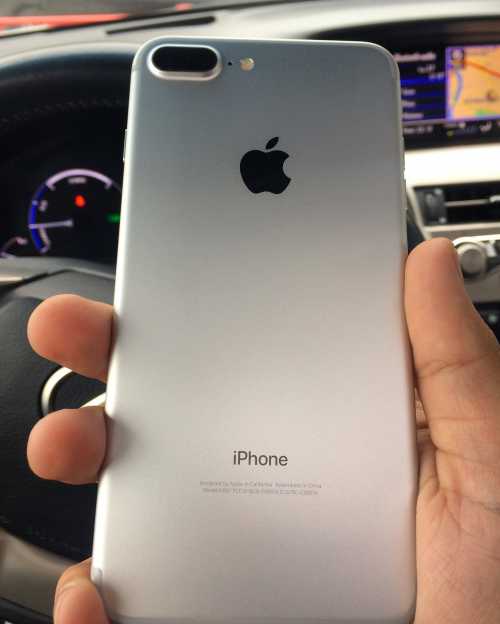 Хотя корпуса нового и теперь имеют особое анодиро ванное покрытие, предполагающее глубоко проникающую покраску