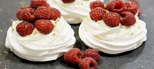 Пирожное Павлова по классическому рецепту и с разными вариантами крема