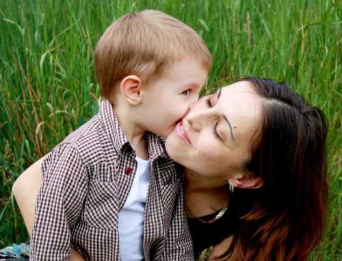 Быть мамой мальчика это быть готовой впасть в ступор в магазине игрушек среди обилия этих танчиков, пистолетов, роботов, дронов я до сих пор смутно представляю, что это