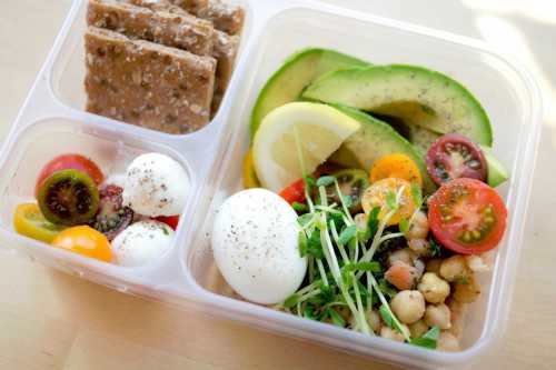 Если есть в день три баночки утро, день и вечер около р