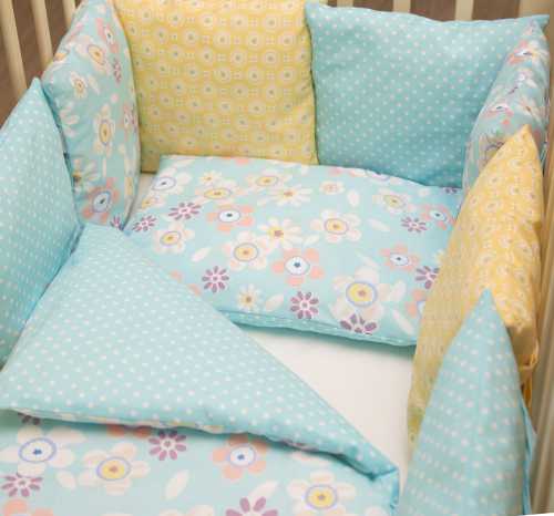 Каким должен быть комплект в детскую кроватку