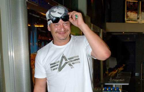 МЕЖДУ ТЕМСледователи проводят проверку информации об отказе медиков оказать помощь актеру