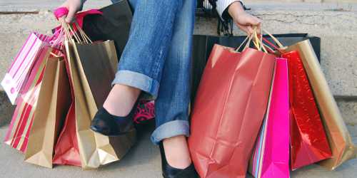 Например, несколько лет назад в дьютифри флакон духов стоил евро, сейчас на ценнике красуется евро естественное повышение стоимости, но, учитывая разницу почти в два раза между тем евро и этим, очевидно покупки в аэропортах потеряли свою выгоду в деньгах, духи теперь не по р, а по