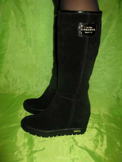 При таком варианте нельзя также ознакомиться с качеством самой стельки некоторые производители наклеивают верх стельки на коробочный картон, который быстро изотрется или размокнет