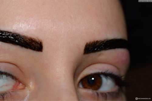 Полностью натуральный состав, не только не вымывающий краску, но и ухаживающий за вашим лицом благодаря экстрактам растений