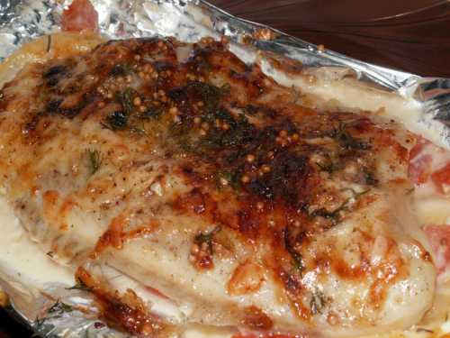 Обжаривать рыбу следует на сковородке с антипригарным покрытием, тогда кусочки не будут прилипать к её поверхности и останутся целыми