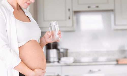 Психологи утверждают, что пары, которые тщательно спланировали беременность, постоянно обсуждали все возможные беременные нюансы заранее от дня зачатия до выбора роддома, где появится малыш, оказываются психологически более подготовленными к появлению малыша