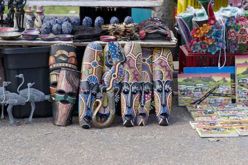 Ниже самый полный список того, что можно привезти в качестве сувенира из