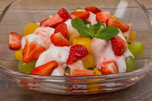 Казалось бы, что может быть проще, чем приготовление салата из фруктов