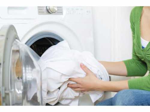 Чистящее средство также нужно использовать в небольших количествах, иначе потом останутся разводы