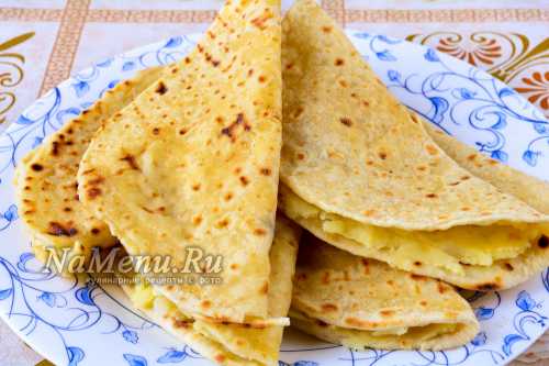 Размять толкушкой, консистенция пюре должна быть мягкой и без комочков