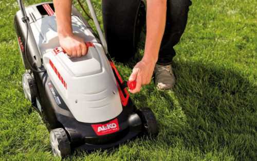 Как выбрать газонокосилку для дачи, какие они бывают