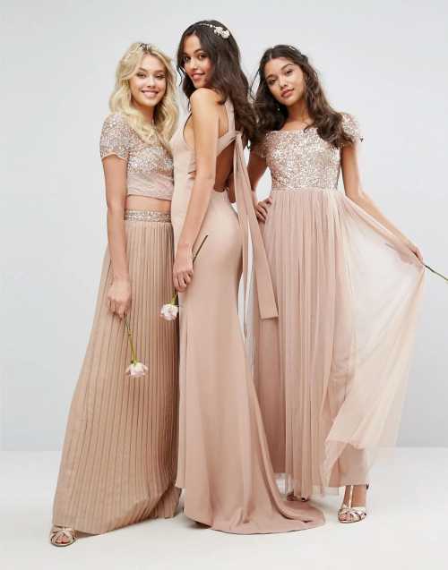 Однако больше внимания всегда уделяют юбке