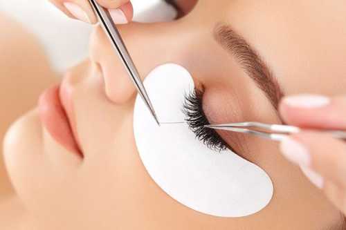 Мастер по наращиванию ресниц