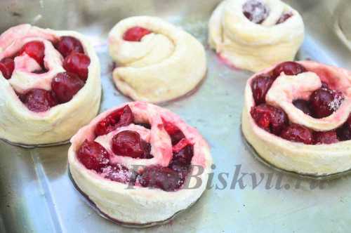 Ингредиенты г муки мл молока яйца граммов сахара г дрожжей г соли г масла желток, кунжут