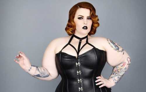 Тесс Холлидей показала фигуру после появления малыша