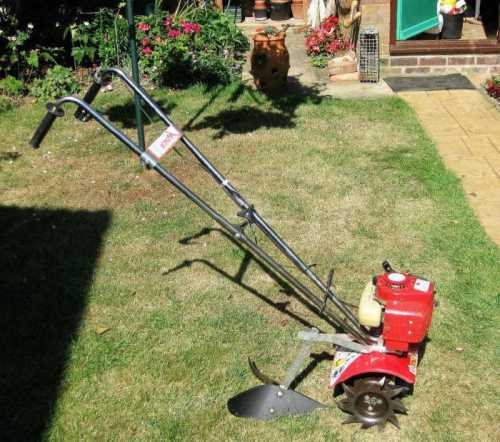 Ширина захвата определяется шириной фрезы, потому если планируется обработка разнообразных по конфигурации участков, лучше сразу приобрести комплект фрез разной ширины