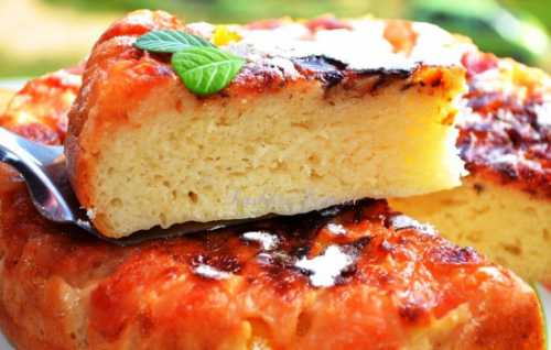 Теперь введем просеянную муку, стлкрахмала, порошок какао, немного соли и разрыхлитель, размешиваем