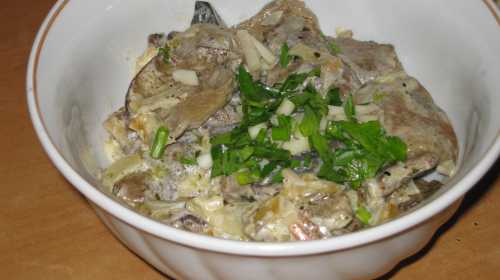 Перемешать, довести до кипения и готовить на среднем огне мин