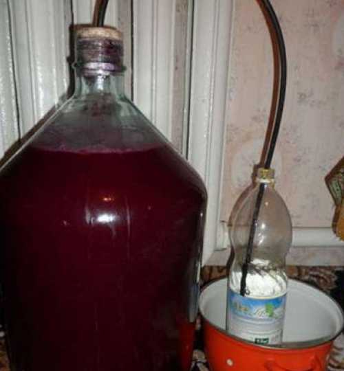 Если варенье очень сладкое, воды можно взять чуть большеводу мы добавили, перемешали, теперь ждем сутки