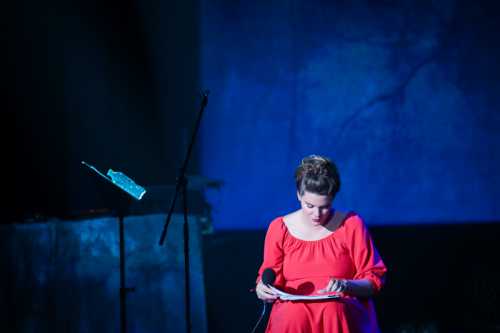 Язычок вытягивать не учили