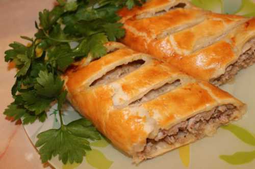 Бекон обжариваем первым