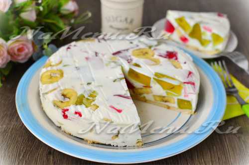 Разводим желе по цветам отдельно, но воды наливаем немного меньше, чем в инструкции