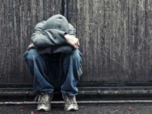 В принципе, сам подросток не намерен скрываться долго, для него важно обратить внимание на проблему, доказать родителям, что он может самостоятельно принимать решения, дать родителям почувствовать себя виноватыми за то, что не посчитались с его мнением