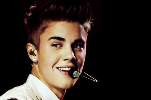 Он посетил музей