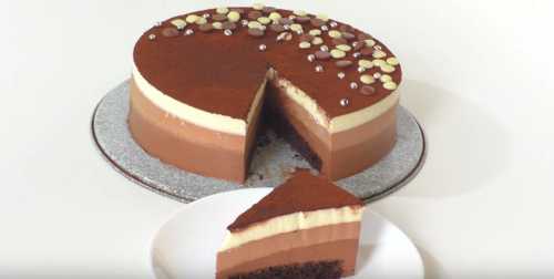 Устанавливаем на паровую баню и при постоянном помешивании доводим до однородности