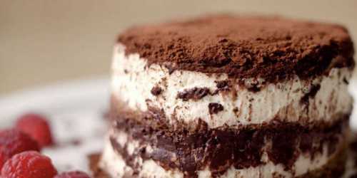 Кроме того, печенье савоярди можно заменить печеньем, приготовленным в домашних условиях в виде палочек