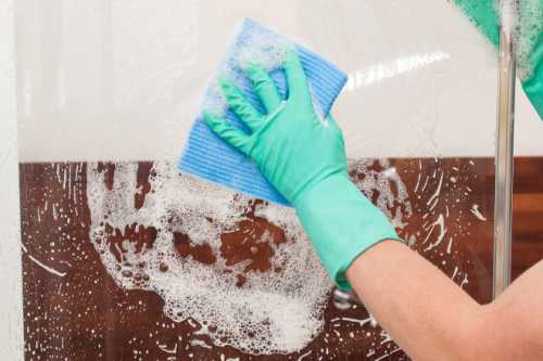 Первое средство для ухода за душевой кабинкой, все в одном, появилось на свет в году, когда