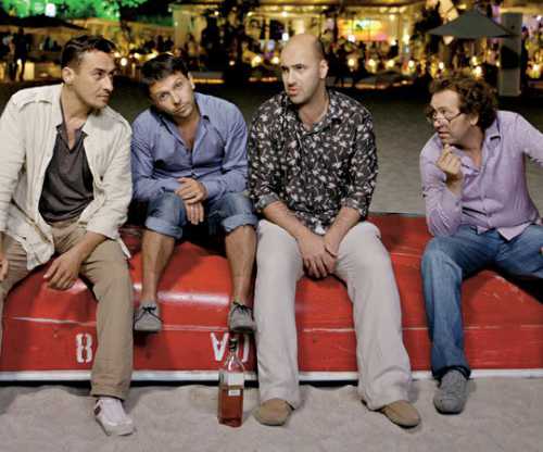 В свою очередь, женские гормоны эстрогены развивают в женщине влечение к доминирующему самцу, сильному и опытному, признанному в обществе следовательно, не слишком молодому, но способному ее защитить